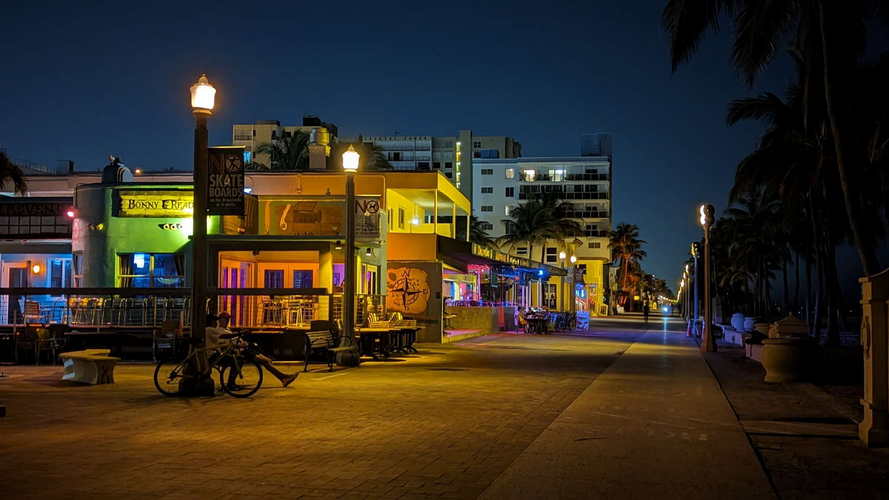 MIA_2023-08-09 23-45-46_PXL_20230810_034546286.NIGHT